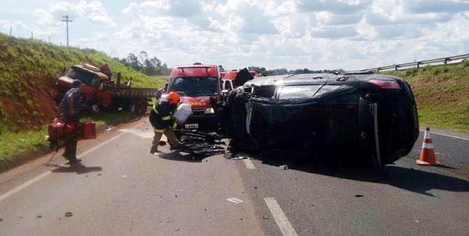 Morador de Votuporanga morre em colisão de caminhão e carro