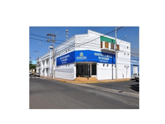 Prefeitura de Votuporanga notifica empresa por atraso de uniformes escolares