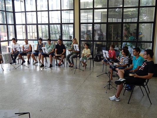 Aulas de bateria e percussão popular grátis em Votuporanga 