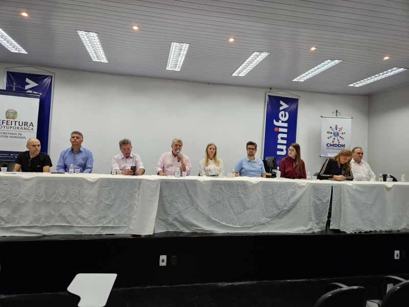 Direitos Humanos: compromisso a com a democracia e cidadania