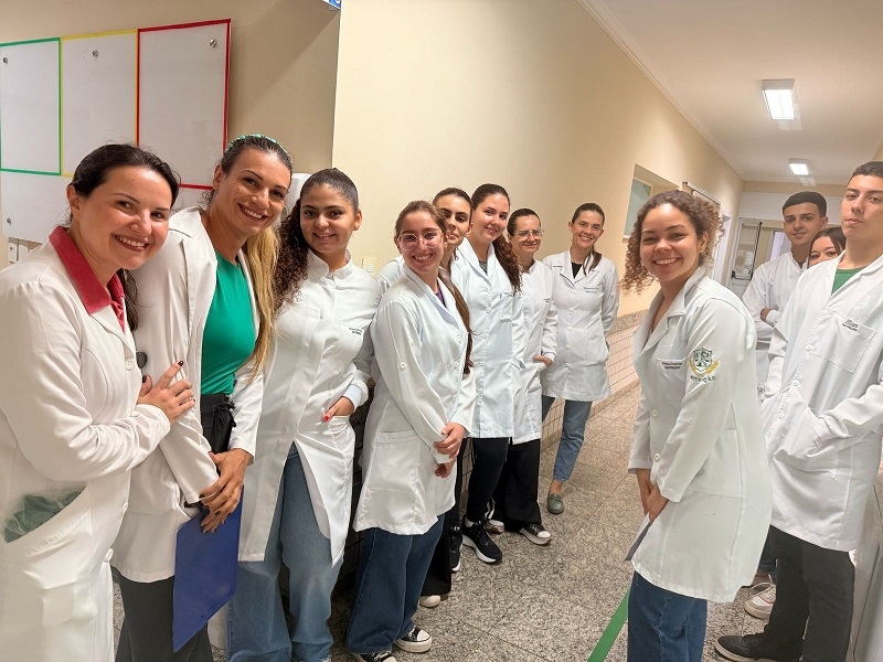 Alunos de Nutrição da Unifev visitam a Santa Casa 