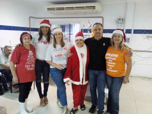 Voluntários fazem café da manhã para pacientes de diálise