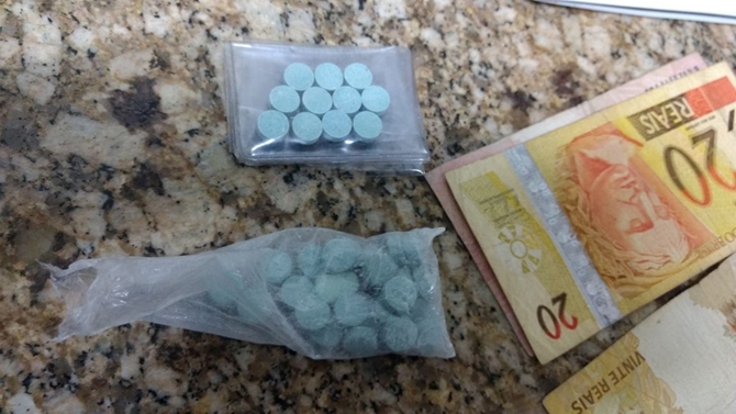 HOMENS FLAGRADOS VENDENDO ECSTASY EM BAR DE VOTUPORANGA