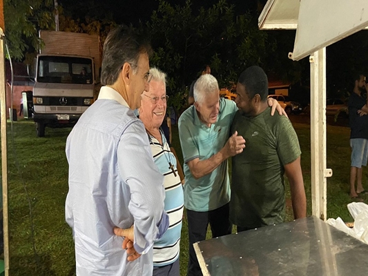 Prefeito em exercício Cabo Valter inaugura nova feira livre