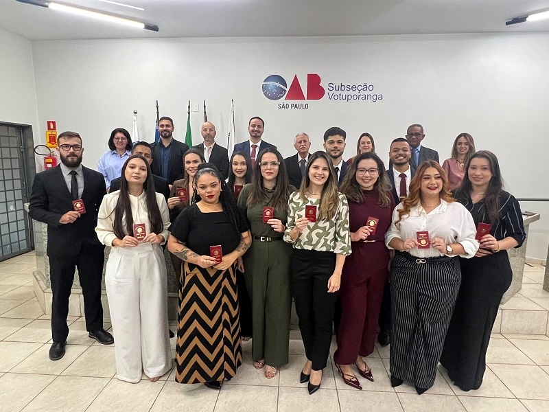 OAB entrega carteiras a 13 advogados do Direito Unifev