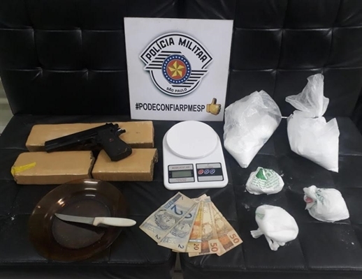 Drogas apreendidas com os investigados 