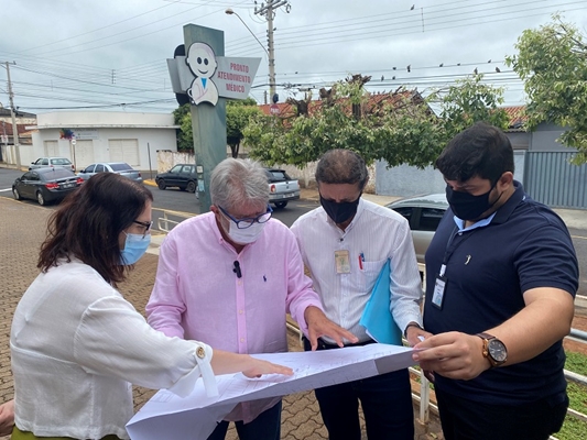 Prefeito visita obra de reforma no Hospital no Pozzobon