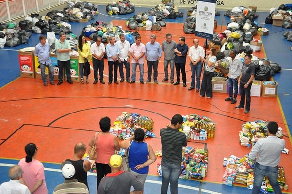 DOAÇÕES DO ARRASTÃO CHEGAM A 10 TONELADAS