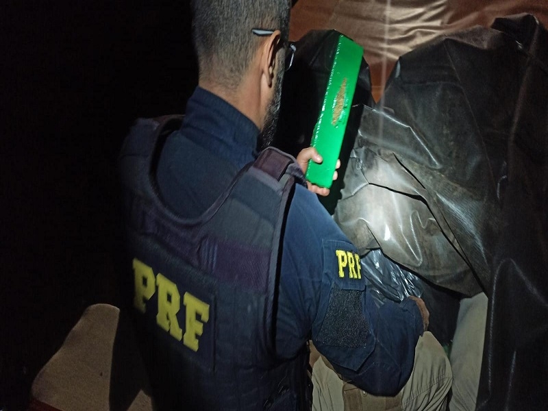 Polícia Federal flagra caminhão com 3 toneladas de maconha