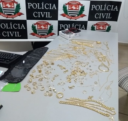 Namorada ajuda preso e 'amigo' em assalto em Álvares Florence