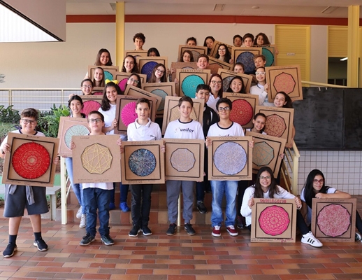 ALUNO DO COLÉGIO UNIFEV FAZEM TRABALHO EXPERIMENTAL