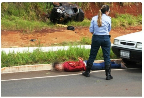 Jovem de Fernandópolis capota carro lotado de maconha e é preso no MS