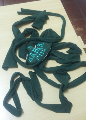Tiras utilizadas para amarrar a vítima 