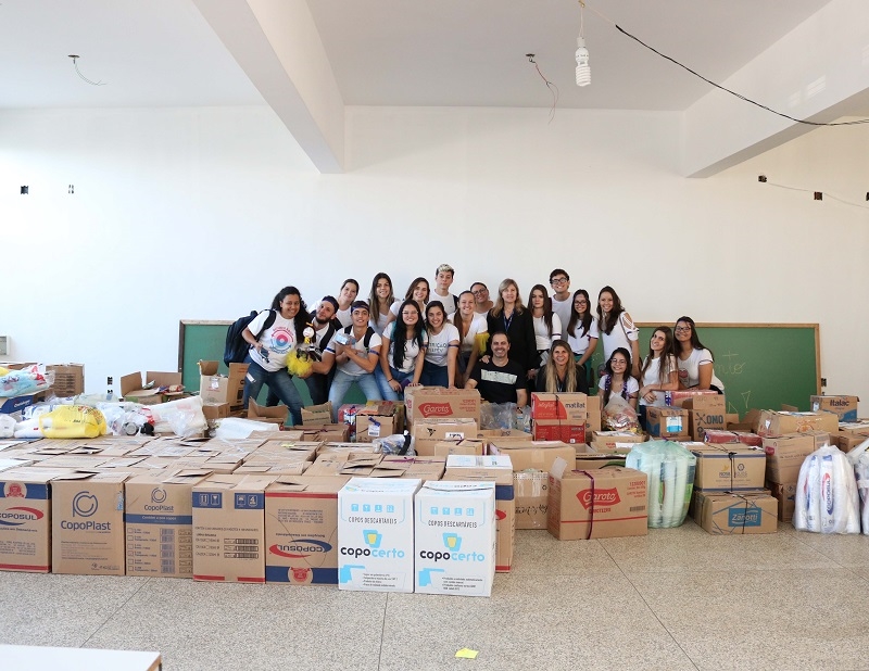 ALUNOS DA UNIFEV ARRECADAM ALIMENTOS