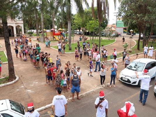 Prefeitura entrega brinquedo para a criançada 