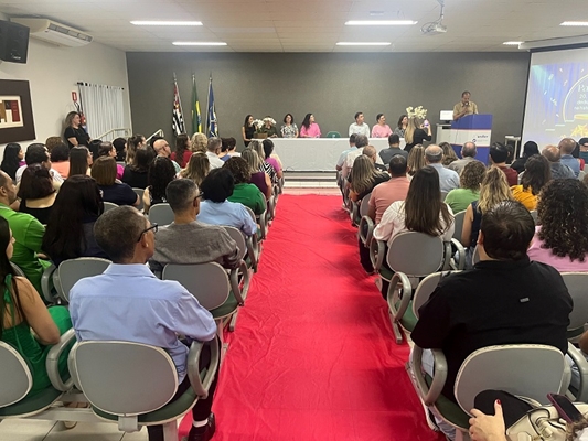 Equipe da Santa Casa recebe reconhecimento por tempo de serviço