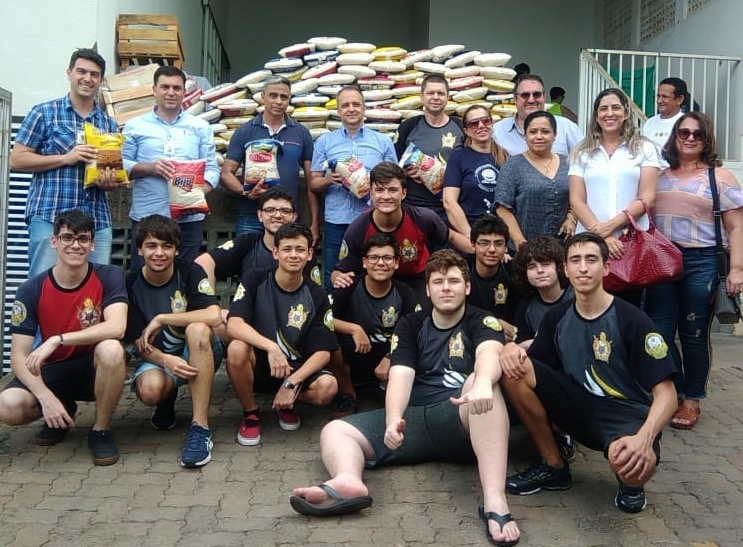 DEMOLAY ARRECADA ARROZ PRA SANTA CASA