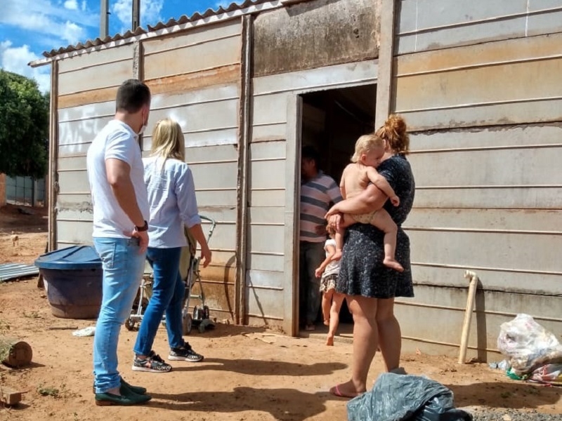 Rose Seba visita famílias para encaminhamentos