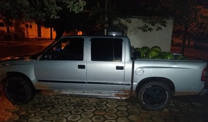 PM prende ladrões de melancias em rodovia