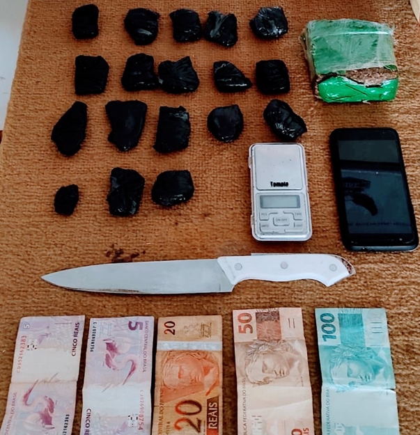 Traficante de 19 anos é preso com maconha