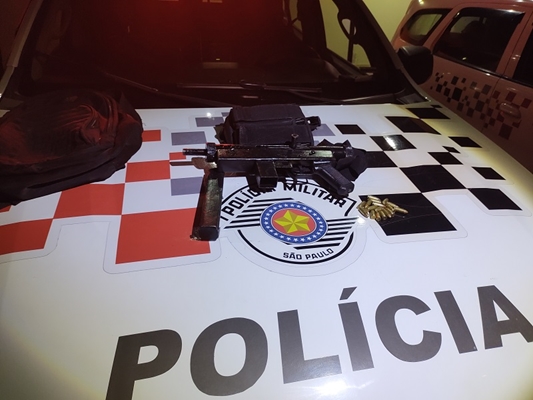 Polícia Militar prende foragido com metralhadora