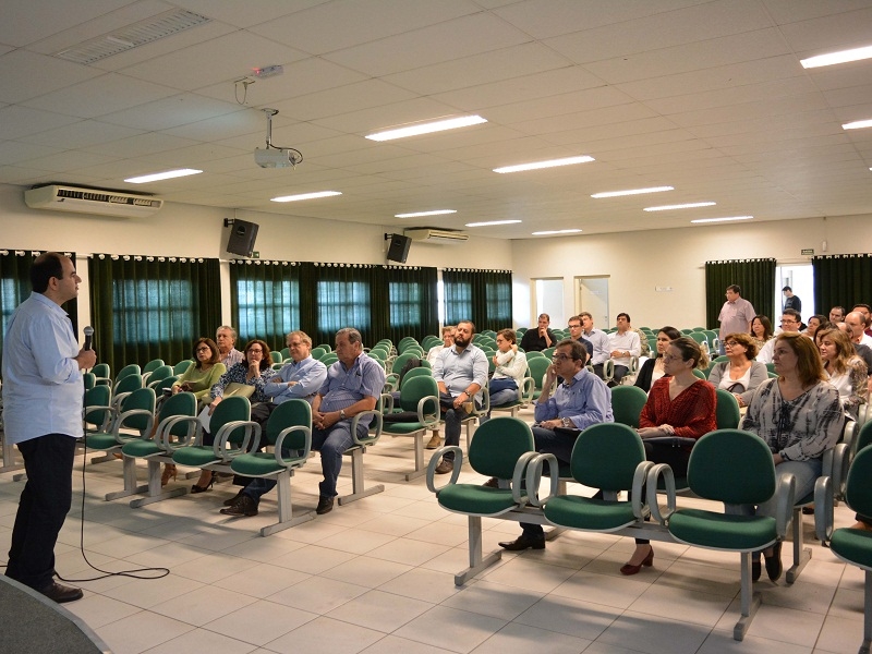 Professores de medicina participam de capacitação 