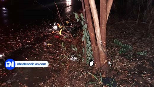 MOTOCICLISTA MORRE EM COLISÃO COM ÁRVORE EM RODOVIA