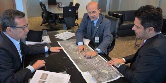 Prefeito João Dado busca solução para linha férrea 
