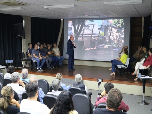 Dado libera obra antienchente na rua Padre Paranhos