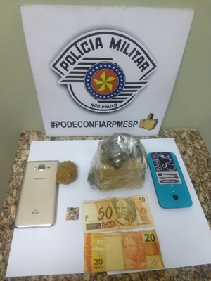 FORÇA TÁTICA PRENDE JOVENS QUE TRAFICAM DROGAS NO COLINAS