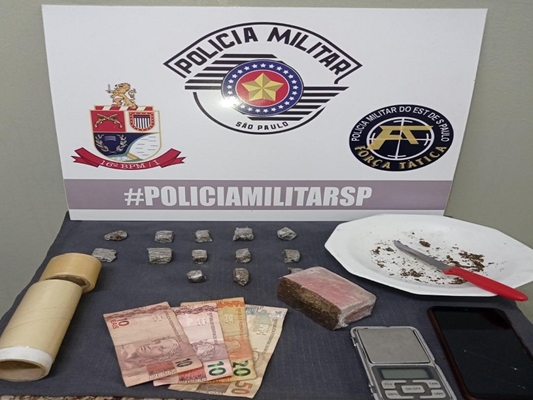 Traficante já conhecido é flagrado com droga pela PM