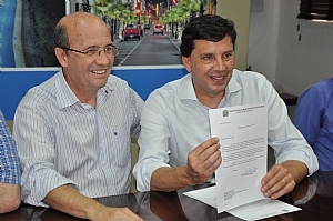 Pesaro promete R$500 pra Saúde
