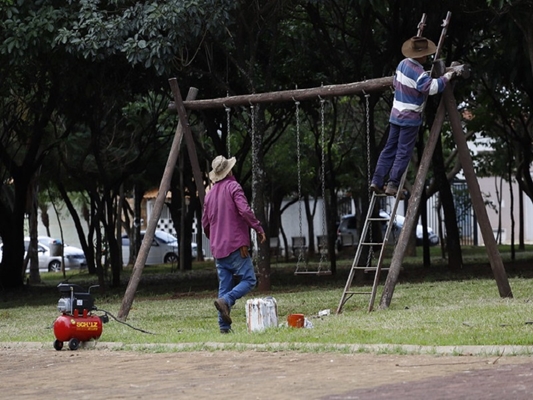 Equipamentos de praças e áreas passam por manutenção 