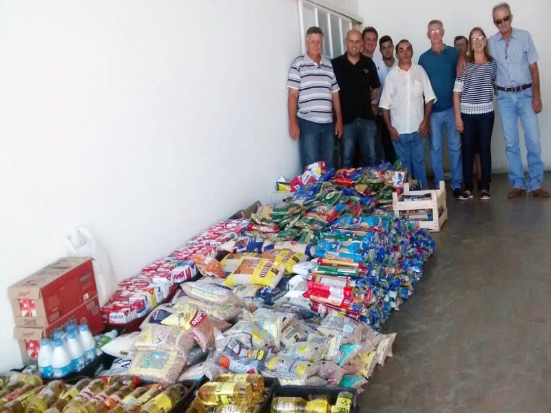 Cosmorama arrecada 1,7 tonelada de alimentos