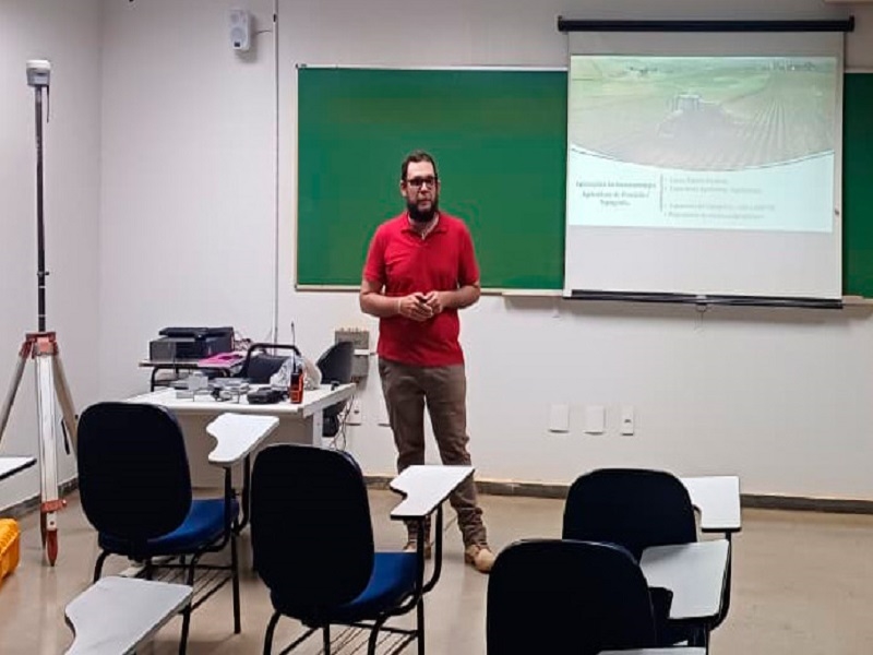 Palestra de egresso de Agronomia Unifev na Cidade Universitária
