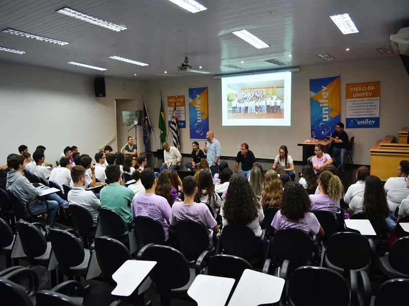 ASSIM ELES SE FORAM... despedida do Terceirão do Colégio UNIFEV
