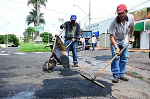 Tapa buraco em ruas e avenidas de Votuporanga