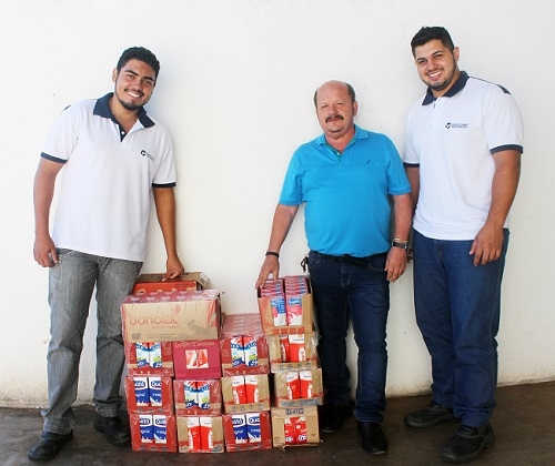 EMPRESÁRIO ARRECADA LEITE EM ANIVERSÁRIO 