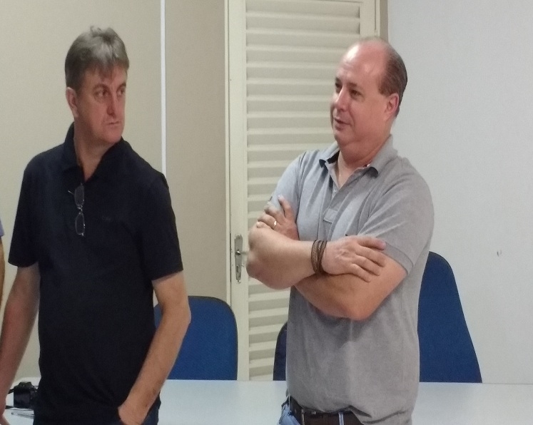 Marcelino Poli e Cesar Camargo durante reunião com associações 