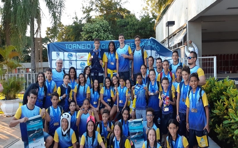 NATAÇÃO CONQUISTA 131 MEDALHAS