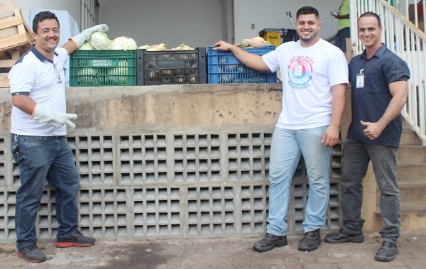 FAMÍLIA DOA PRODUÇÃO DE ROÇA PRA SANTA CASA