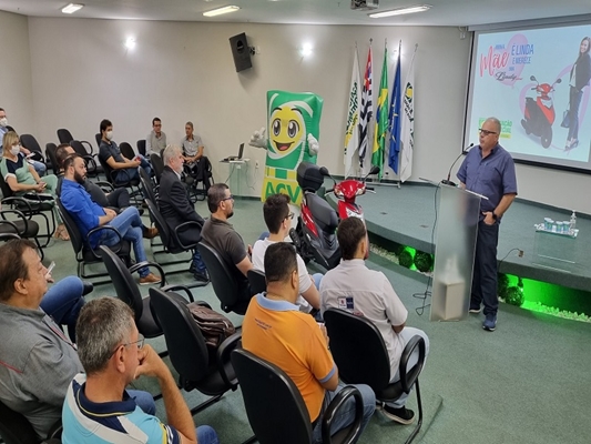 Comércio sorteia moto nova no Dia das Mães