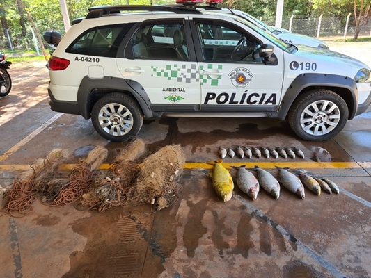 Polícia Ambiental pega 3 passando rede no São José