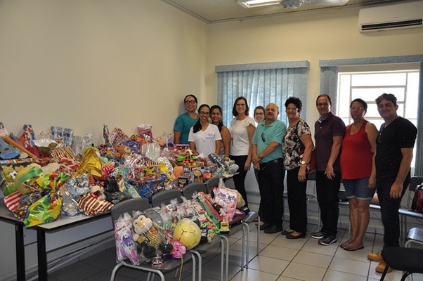 Fundo Social entrega brinquedos pra entidades 