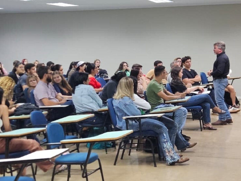 Unifev promove palestra no Dia do médico veterinário