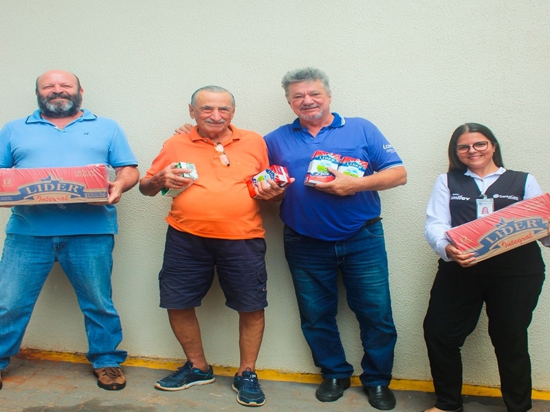 Família Lamana doa 250 litros de leite para a Santa Casa