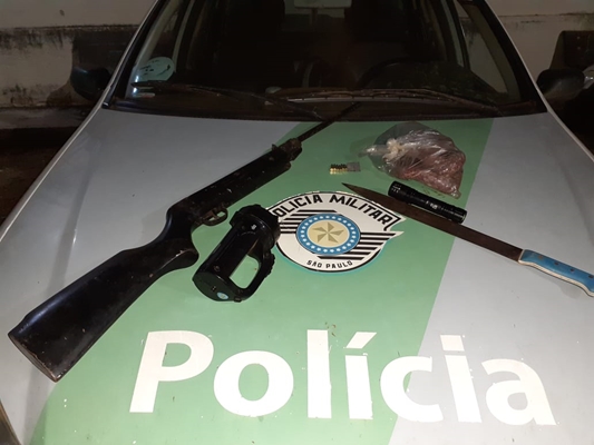 Caçador de capivara é preso com arma e linguiça