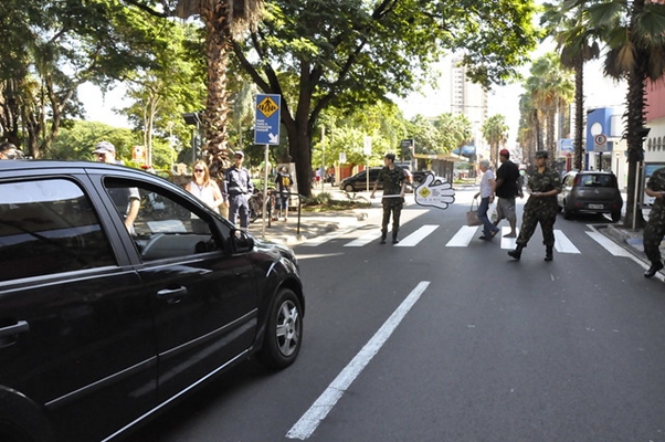 TRÂNSITO ALERTA: Pare para o Pedestre Passar