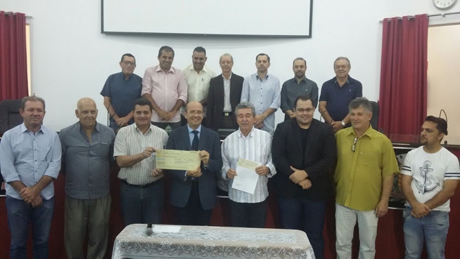 VEREADORES DEVOLVEM R$ 250 mil pra Prefeitura