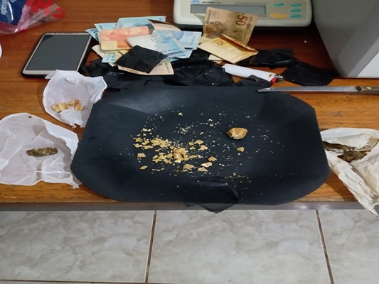 Traficantes distribuidores de drogas presos em Macaubal